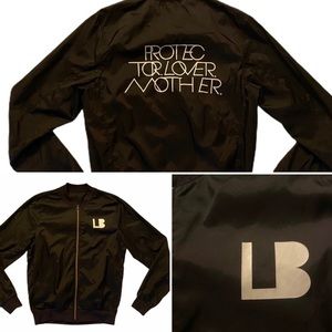 The LB brand light jacket in black sz small